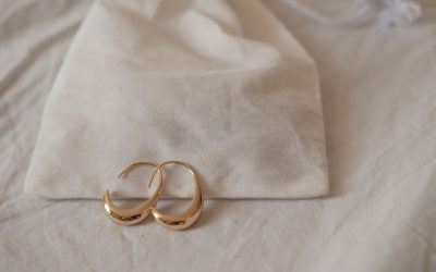 Les bijoux connectés : l’avenir high-tech de la joaillerie peut-il rivaliser avec l’authenticité ?